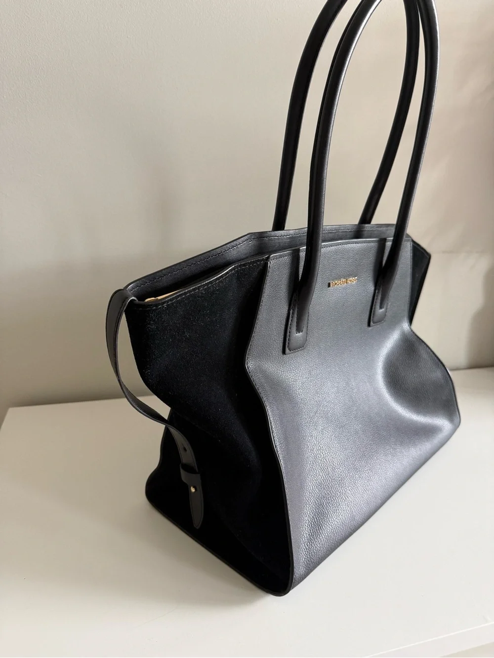 Michael Kors Avril Extra-Large Black Leather and Suede Tote Bag with Gold Logo - Picture 3 of 7